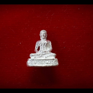รูปหล่อ พระปัจเจกพระพุทธเจ้า รุ่นแรก เนื้อเงิน แท้ (ขนาด ห้อยคอ ลอยองค์ 1ซม) ปี2550 - หลวงพ่อเล็ก วัดท่าขนุน