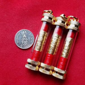 ตะกรุดอิติปิโสหูช้าง เนื้อดีบุก (ขนาด2×2นิ้ว พร้อมปลอก พันเชือกชุบสี ปิดแผ่นทองคำแท้) ปี2563 #รับประกันแท้ (ด้านในมี ยันต์สะท้อนแสง สายวัดประดู่ทรงธรรม อยุธยา สะท้อนเฉพาะสิ่งที่ไม่ดี และ ยันต์เพชรหลีก)