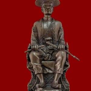 รูปหล่อ สมเด็จพระเจ้าตากสินมหาราช นั่งบัลลังถ์ เนื้อทองเหลืองรมดำ