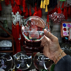 ลูกแก้ว ลาย พระพุทธรูป 3มิติ ขนาด 10ซม (4นิ้ว) พร้อมฐานวางหมุนได้