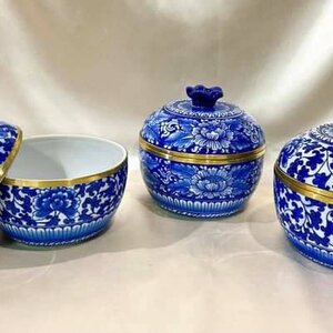 โถ จุกดอกไม้ เซรามิกกระเบื่องลายคราม เคลือบเงา เลี่ยมรัดด้วยขอบทองเหลือง (เส้นผ่าศูนย์กลาง 6นิ้ว)