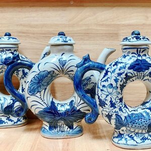 กา ทรงโดนัท กระเบื้องเซรามิกเบญจรงค์ลายคราม เคลือบเงา ลายคราม ฝังขอบทองเหลือง (สูง22นิ้ว) (ราคาใบละ 1250บาท)