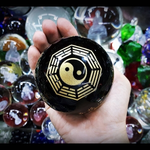 ลูกแก้ว ฮวงจุ้ย หยินหยาง อักษรจีน (สีดำ ขนาด8ซม) (ขายปลีก ขายส่ง)