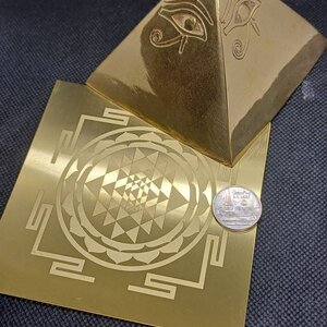 พีระมิด(ใหญ่) เนื้อทองเหลือง ปี2568 - หลวงพ่อบ๊ะ วัดโพธิลังการ์