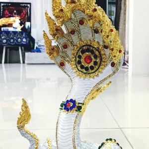 รูปหล่อ พญานาค 7เศียร เนื้อโลหะ (สูง17นิ้ว ลงสีขาวปิดทอง) (งานฝีมือสั่งทำหล่อใหม่ ขายปลีก ขายส่ง)