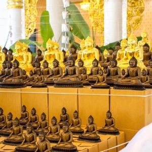 รูปหล่อ หลวงพ่อสำเร็จศักดิ์สิทธิ์ หน้าตัก3นิ้ว เนื้อโลหะรมดำโบราณ