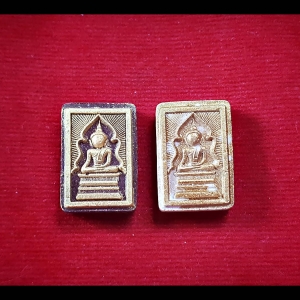 พระสมเด็จพระแหวกม่าน พิมพ์เล็ก(ขนาดพระคะแนน) ปิดทอง หลังพระแม่ธรณี หลวงพ่อกวย วัดโฆสิตาราม(วัดบ้านแค) องค์ครู รุ่นแรก ปี2556 - หลวงพ่อวิชัย วัดหัวเด่น