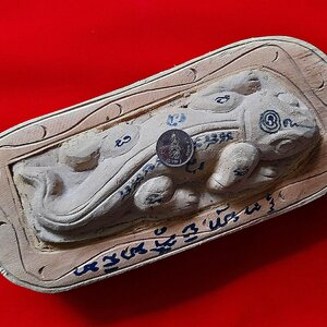 พญา จิ้งจก (ค้าขาย เรียกลูกค้า โชคลาภ เมตตา) (ขนาดใหญ่) เนื้อผง(ผสมมวลสารเก่าหลวงพ่อหน่าย วัดบ้านแจ้ง) ฐานไม้ตายพราย (จารยันต์สด เต็มสูตร) #รับประกันแท้ - หลวงพ่อพิมพ์(ลูกศิษย์ทัน หลวงพ่อหน่าย วัดบ้านแจ้ง)