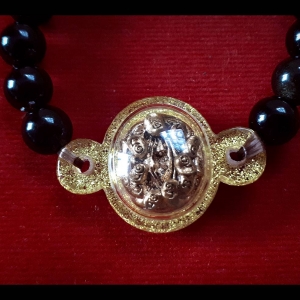 สร้อยข้อมือ+เหรียญศิวลึงค์ (11รุ่ม1) หลัง โยนี (พ่อปู่แม่ย่าให้กำเนิด พลังงานจักรวาล) (ปลุกเสกที่ปราสาทนครวัดและเขาพนมกุเลน) ปี2562 #รับประกันแท้ - หลวงปู่อุดมทรัพย์(พระอาจารย์จ่อย ลูกศิษย์หลวงปู่หมุน วัดบ้านจาน) วัดเวฬุวัน