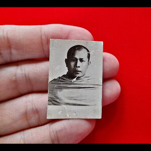 รูปภาพ หลวงพ่อยงยุทธ วัดเขาไม้แดง จ.ชลบุรี (ครึ่งองค์ ขาวดำ 2นิ้ว) #รับประกันแท้และทัน