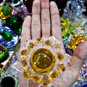 ลูกแก้ว ขนาด4ซม (สี ต่างๆ สีเหลือง สีแดง สีฟ้า สีเขียว สีชมพู สีม่วง สีใส) พร้อมฐานแก้วคริสตัลดอกบัว (ขายปลีก ขายส่ง)