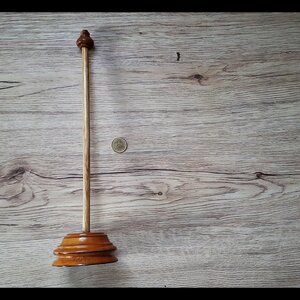 เสาธง ขนาดตั้งโต๊ะ (สูง12นิ้ว ฐาน8ซม) ตัวเสาไม้สัก ฐานไม้ขนุน - (ขายปลีก ขายส่ง)