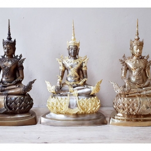 รูปหล่อ พระพุทธรูป ปางทรงเครื่องพระจักพรรดิ์ 3องค์ เนื้อโลหะทองเหลือง (3แบบ รมดำ ปัดเงินปิดทอง ขัดเงา)