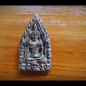 อิ้นขี่เพชรพญาธร และ ขุนแผนพรายสิเน่หา ด้านหลังฝังนางกินรี หลวงปู่ครูบาคำเป็ง