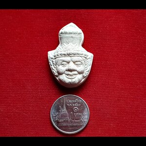 ปู่ฤาษีนารอท บรมครู เนื้อผง (ดุริยเทพประทานความสำเร็จ เสน่ห์เมตตามหานิยม ไม่ว่าจะมีการบูชาสิ่งใด หากไม่มีการเชิญท่านแล้วพิธีมักไม่สมบูรณ์) - หลวงพ่อเล็ก วัดท่าขนุน (อฐิษฐานจิต ปี2563 ณ วัดบ้านห้วยน้ำขาว))