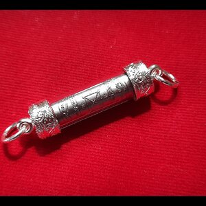 ตะกรุด คาถาเงินล้าน เนื้อตะกั่ว(ตะกั่วรองรับพลังงานได้ดีรองจากทองคำ) (พิธี เสาร์๕) (ยาว3.5ซม) ปี2563 (พร้อมเลี่ยมใส่กรอบ) #รับประกันแท้