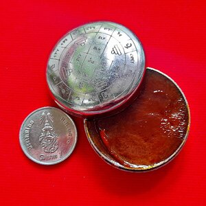 สีผึ้ง สุกิตติมา(ในตลับมียันต์นางแย้ม) (ค้าขาย เรียกลูกค้า โชคลาภ เมตตา) #รับประกันแท้ - หลวงพ่อพิมพ์ (ศิษย์ หลวงพ่อหน่าย วัดบ้านแจ้ง)