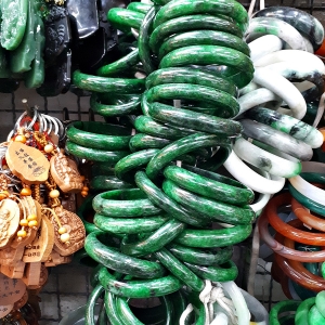 กำไร ข้อมือ หินหยก คละแบบ