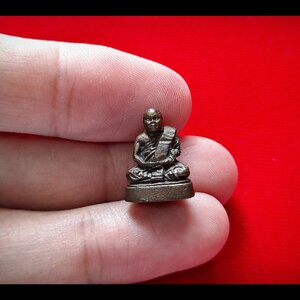 รูปหล่อ หลวงพ่อยงยุทธ วัดเขาไม้แดง (ขนาดห้อยคอ) จ.ชลบุรี เนื้อโลหะชนวน ปี2537 #รับประกันแท้และทันยุค - หลวงพ่อยงยุทธ วัดเขาไม้แดง จ.ชลบุรี