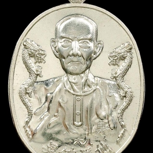 เหรียญมังกรคู่ อาแปะเซียนแปะโรงสี วัดศาลเจ้า ด้านหลัง ยันต์10กา และ ไฉ่ซิ้งเอี๊ยะ(ท้าวเวสสุวรรณ) เนื้อเงิน ปี2561