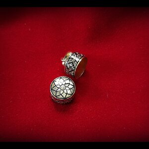 รับสั่งทำ ปลอกฝา ตะกรุด เนื้อเงิน ถมทอง ชุบทอง ลงยา ลายไทย ดอกพิกุล แกะมือ (ราคาขึ้นกับขนาด) (ใช้เวลา 2-3สัปดาห์)