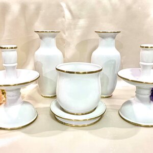 ชุดไหว้บูชา แจกัน-เชิงเทียน-กระถางธูป (เซ็ตครบชุด) -งานเซรามิกเบญจรงค์ สีขาวเคลือบเงา ขอบทองเหลือง(แจกันสูง10นิ้ว) - (ขายปลีก ขายส่ง)