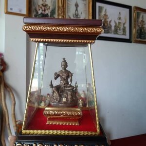 รูปหล่อ พญานาคอนันตนาคราช ปางมนุษย์ นั่งบัลลังก์พญานาค เนื้อทองเหลือง (ฐาน5ซม สูง8ซม / ขนาดตู้โชว์ กว้าง12ซม สูง19ซม)