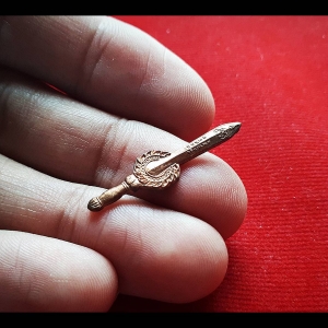 พระขรรค์ จักราวุธกำราบมาร มหาสะท้อน (ขนาดเล็ก) เนื้อทองแดงรวมมหาชนวน ปี2559