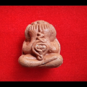 พระปิดตา เนื้อผงชมพูนุช ก้นอุดเทียนชัย ปี2543 - หลวงปู่หมุน (ออกวัดซับลำใย จ.ลพบุรี)