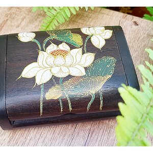 กล่อง หีบตลับกลัก เนื้อไม้สัก วาดลายดอกบัวขาว (งานฝีมือ) (ก9×ย12×ส5ซม) (ความหนาเนื้อไม้ 10มิล) - (ใส่เก็บของต่างหรือวัตถุมงคล แนวคลาสิคโบราณ วินเทจ Vintage แต่งบ้าน แต่งร้าน)