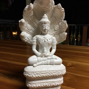 รูปหล่อ พระไภษัชยคุรุพุทธเจ้า ปางพระนาคปรก (เนื้อเรซื่น หล่อตัน สีขาว หน้าตัก3นิ้ว) ปี2560 #รับประกันแท้