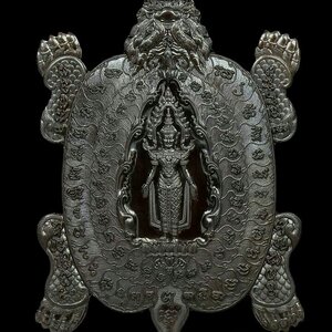 เหรียญพญาเต่ามังกร สมเด็จองค์ปฐม พระจักรพรรดิ์ ปางเปิดโลกพลิกชีวิต เนื้อนวะโลหะ (มีส่วนผสมของทองคำ) พิมพ์ใหญ่ (พิธีเข้ากรรมฐาน ปลุกเสก 3วัน3คืน) ปี2563 #รับประกันแท้ - หลวงพ่อเล็ก วัดท่าขนุน