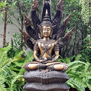 รูปหล่อ พระนาคปรก(พระไภษัชยคุรุพุทธเจ้า) ฐาน3ชั้น ปาง สมาธิทรงเครื่อง พระจักรพรรดิ พญานาคปรก7หัว เนื้อทองเหลือง (ขนาดใหญ่ตั้งบูชา หน้าตัก9นิ้ว สูง26นิ้ว) ปี2564 #รับประกันแท้ (จัดสร้างน้อยเพียง60องค์)