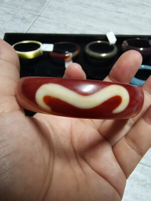 กำไลหินทิเบตสีแดง