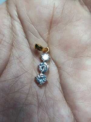 จี้เพชรสวิสต์