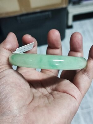 หยกเนื้อแก้วท้องกลม