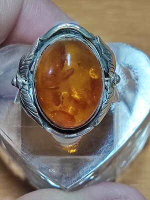 แหวนอำพัน