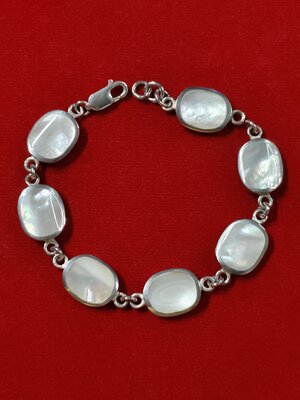 #ข้อมือเปลือกหอยมุก ตัวเรือนเงินแท้