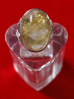 แหวนแก้วไหมทองตัวเรือนเงินแท้แกะสลักลาย