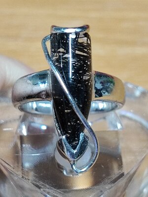 แหวนไหมดำ(แก้วขนเหล็ก)