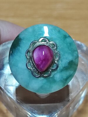 แหวนหยกฝังทับทิม