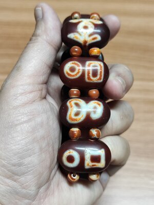 ข้อมือหินทิเบต