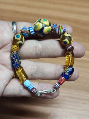 ข้อมือลูกปัดโบราณ