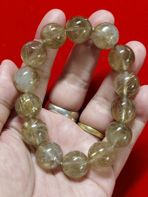 ข้อมือหินไหมทอง