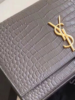 รับซื้อ Yves Saint Laurent | รับซื้อ ยิปแซง รับถึงที่ บริการทั่วประเทศ จ่ายเงินสดหน้างาน รับเงินทันที ให้ราคาสูงเน้นสภาพดี ๆ หนังแท้ให้ราคาดี