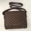 กระเป๋า lv district messenger bag สีน้ำตาล 10 นิ้ว